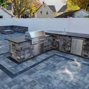 Nicolock L Shaped Kitchen with Verona Wall
