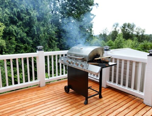 How a Freestanding Grill Outdoor Kitchen Enhances Backyards