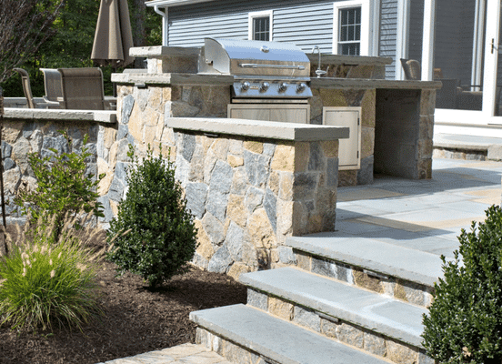 Montauk Blend natural stone veneer outdoor kitchen installation
