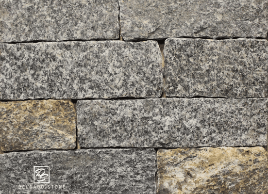 Photo of New York Blend Strip Natural Thin Stone Veneer swatch.